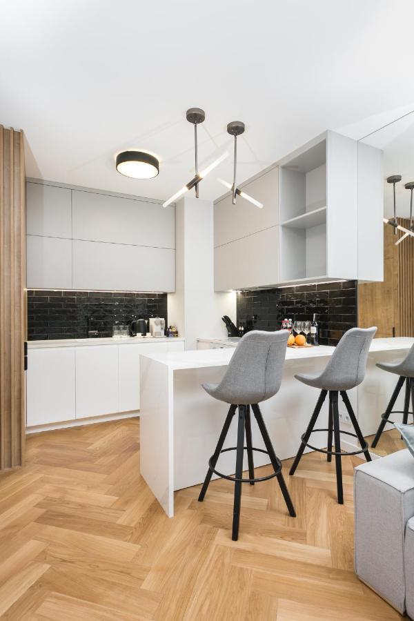 Luxury Apartments Mennica Residence - Golden Apartments - City Center Varsó Kültér fotó