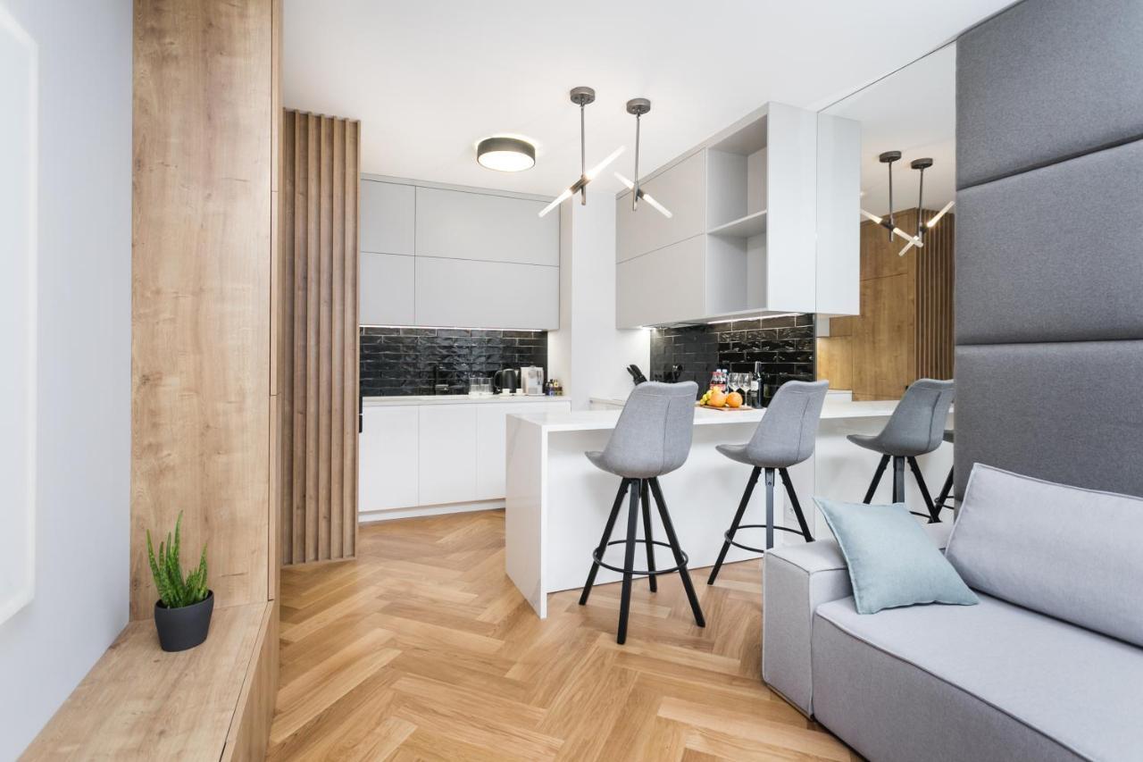 Luxury Apartments Mennica Residence - Golden Apartments - City Center Varsó Kültér fotó