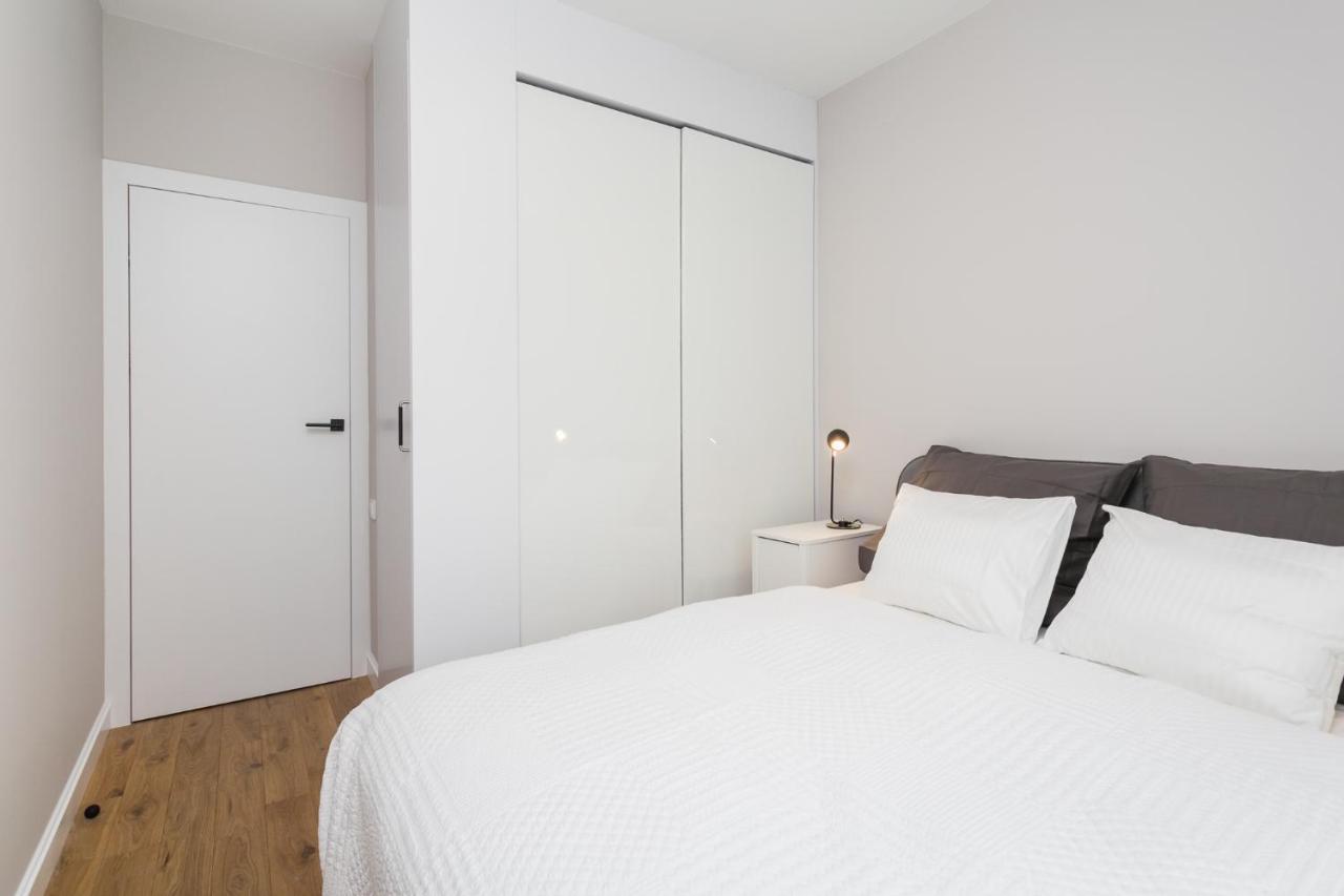 Luxury Apartments Mennica Residence - Golden Apartments - City Center Varsó Kültér fotó