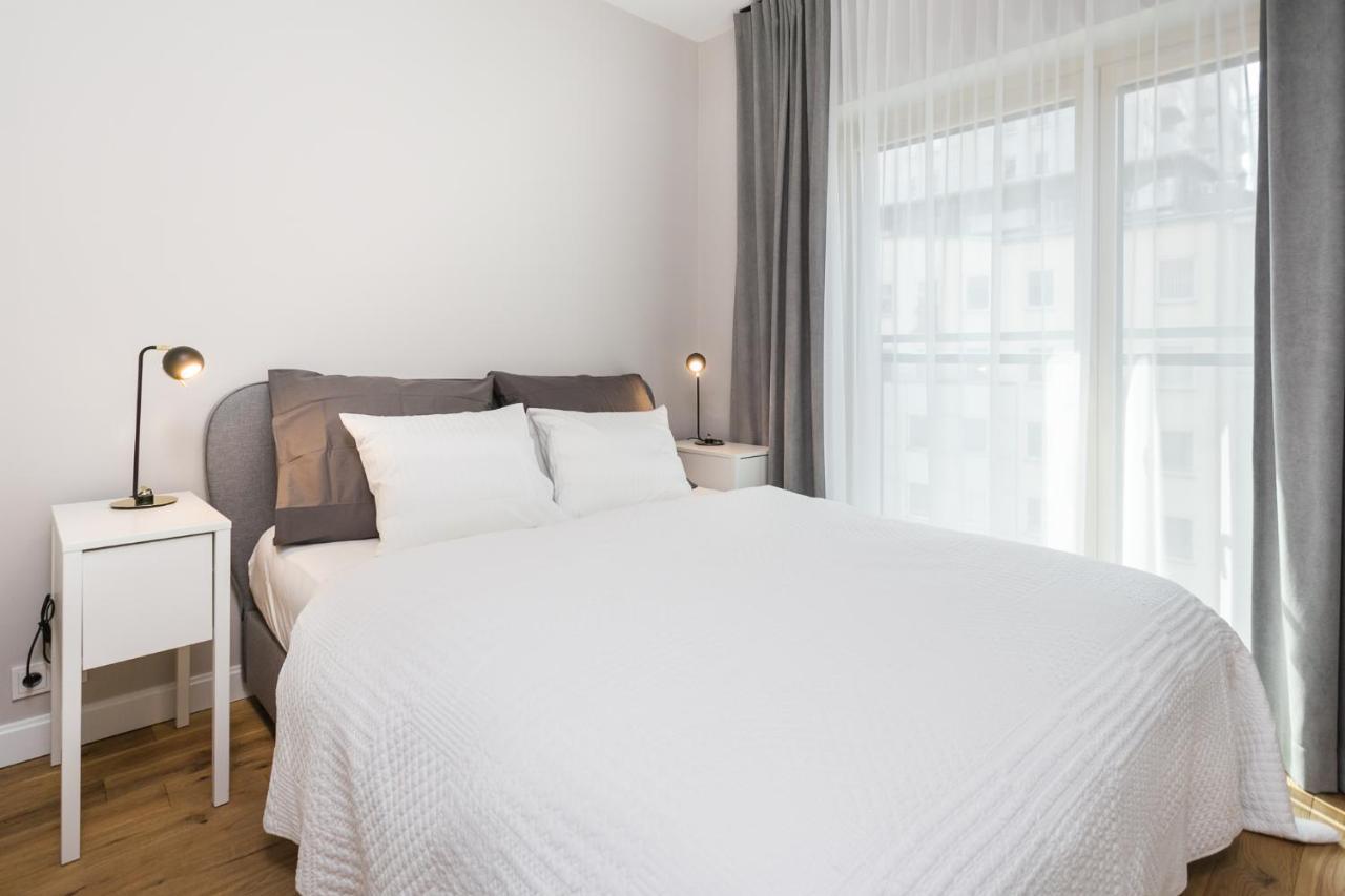 Luxury Apartments Mennica Residence - Golden Apartments - City Center Varsó Kültér fotó